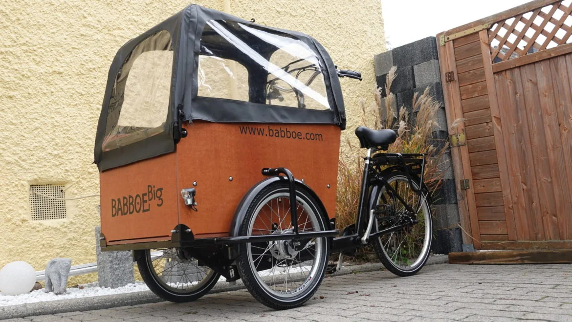 E-Lastenrad in Seitenansicht